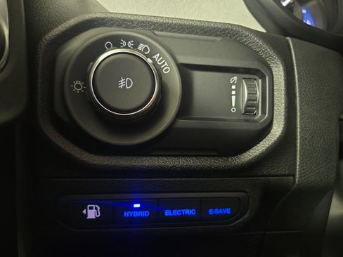 Used 2024 Jeep Wrangler Unlimited w/ Convenience Group AWD/4WD image 25