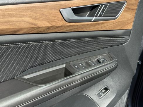 Used 2024 Volkswagen Atlas SE image 11