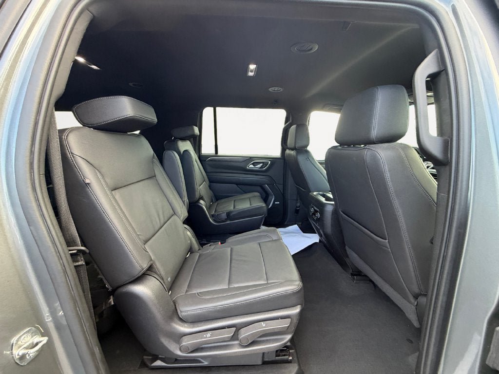 Used 2022 Chevrolet Suburban LT AWD/4WD image 23