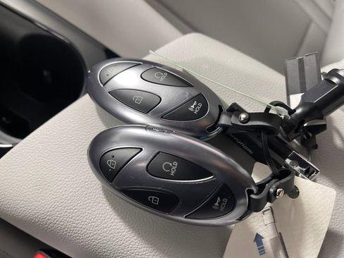 New 2025 Hyundai Elantra Limited image 26