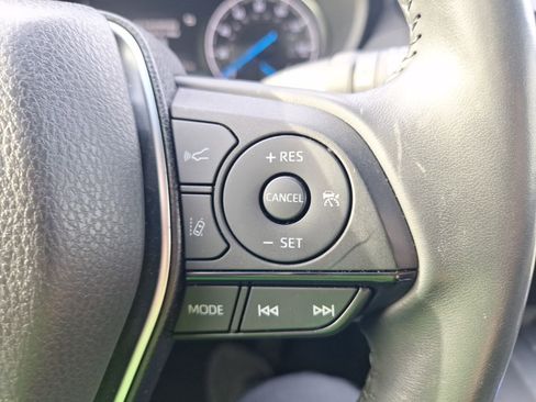 Used 2022 Toyota Venza XLE image 21