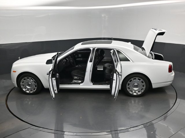 Used 2013 Rolls-Royce Ghost RWD image 17