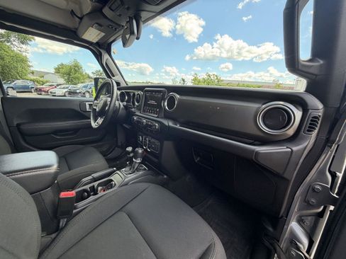 Used 2019 Jeep Wrangler Unlimited Sahara AWD/4WD image 34