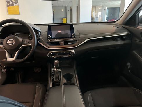 Used 2025 Nissan Altima 2.5 SV image 34