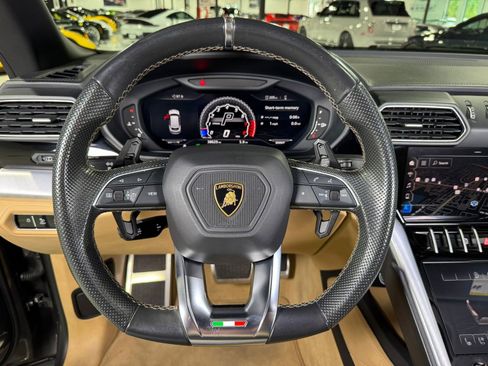 Used 2021 Lamborghini Urus image 21