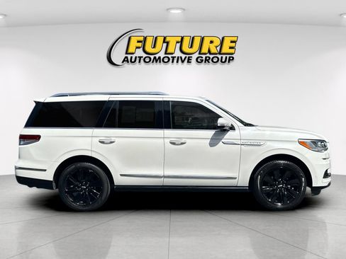 Used 2022 Lincoln Navigator Reserve AWD/4WD image 2