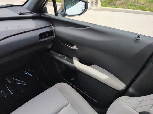 Certified 2025 Lexus UX 300h FWD w/ Accessory Package (Z2) image 17