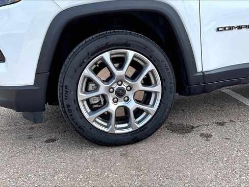 Used 2025 Jeep Compass Limited AWD/4WD image 2