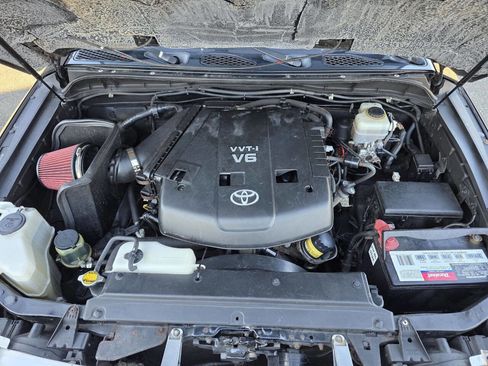 Used 2009 Toyota FJ Cruiser Base 4x4 4dr SUV 5A image 24