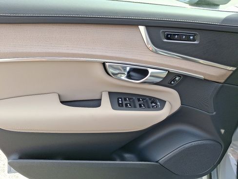 New 2025 Volvo XC90 B6 Core w/ Climate Package image 9