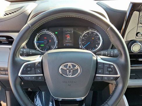 Used 2021 Toyota Highlander LE image 20