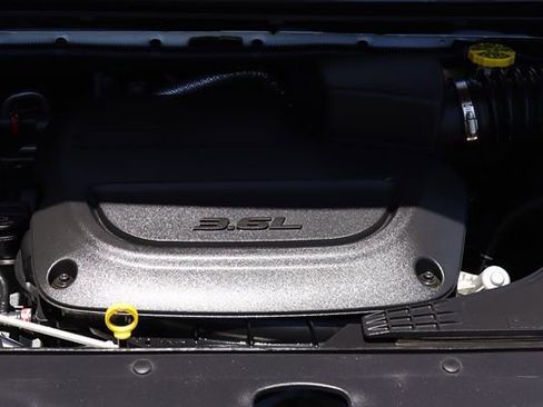 Used 2022 Chrysler Pacifica Touring-L FWD image 59