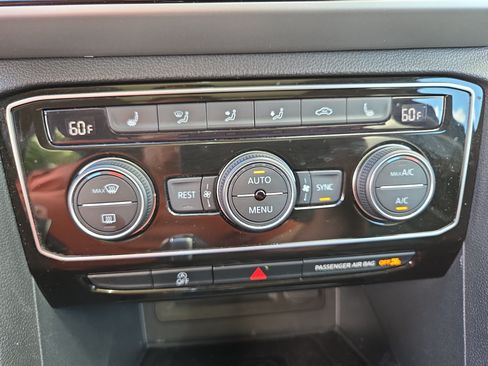 Used 2022 Volkswagen Atlas SEL AWD/4WD image 30