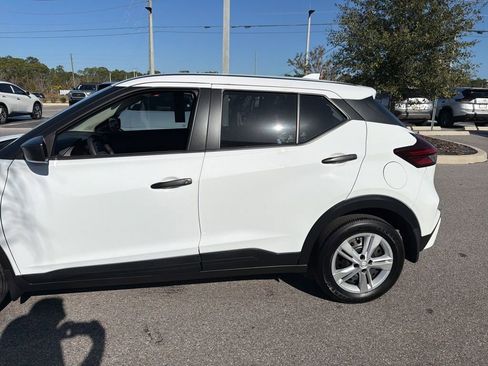 Certified 2025 Nissan Kicks Play S image 6