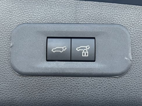 Certified 2025 Toyota Crown Signia image 24