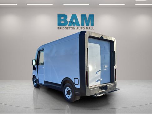 New 2025 Chevrolet Brightdrop 400 w/ Power Door Package image 7