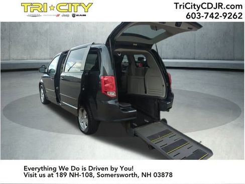 Used 2012 Dodge Grand Caravan SXT image 3