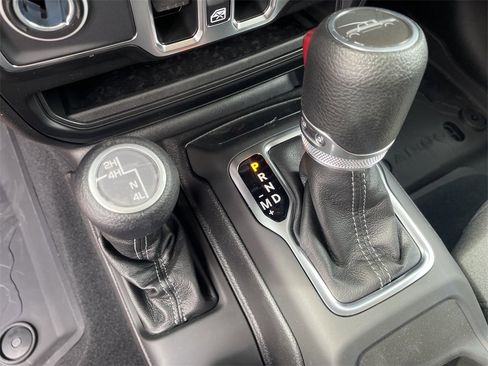 New 2025 Jeep Gladiator Sport image 20