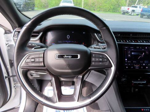 Used 2021 Jeep Grand Cherokee L Laredo image 30