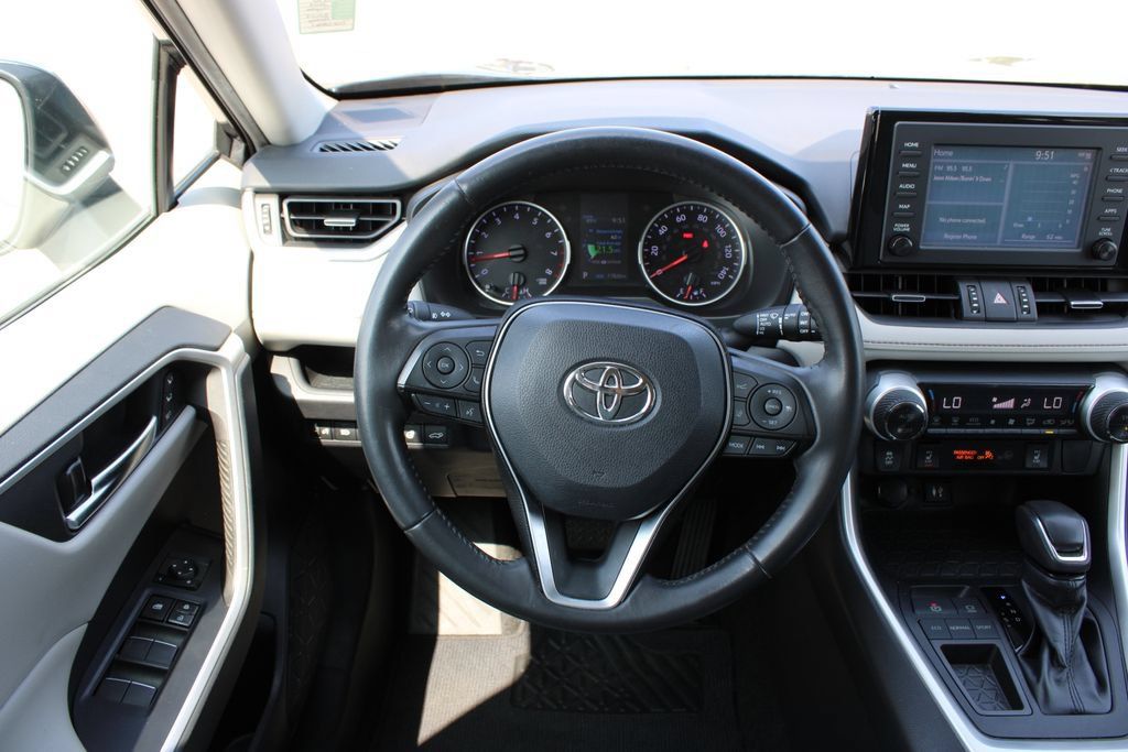 Used 2019 Toyota RAV4 XLE Premium FWD image 10