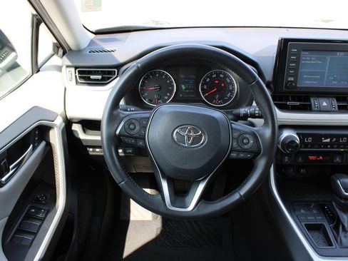 Used 2019 Toyota RAV4 XLE Premium FWD image 10