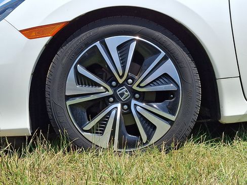 Used 2018 Honda Civic EX-T image 3