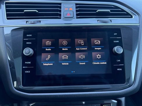 Used 2019 Volkswagen Tiguan SE w/ Panoramic Sunroof Package image 24