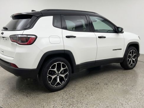 Used 2025 Jeep Compass Limited AWD/4WD image 9