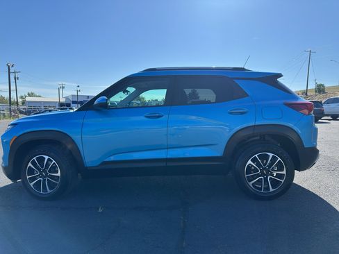 Used 2025 Chevrolet TrailBlazer LT AWD/4WD image 3