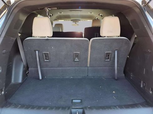 Used 2022 Chevrolet Traverse LS FWD image 9