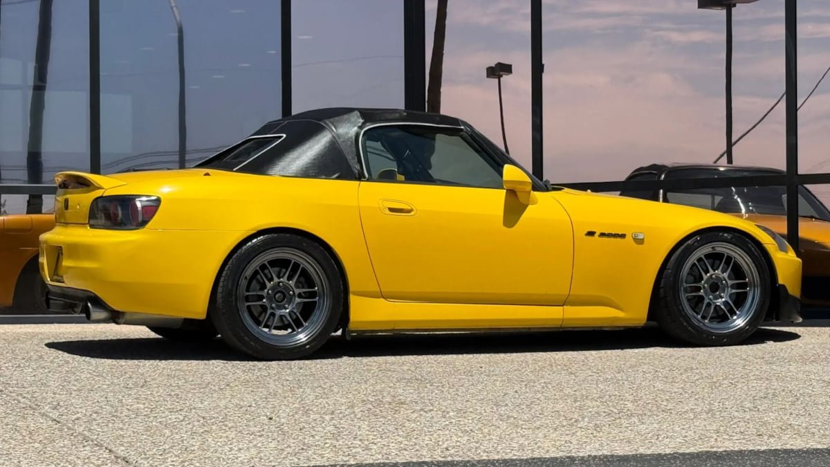 Used 2002 Honda S2000 image 23