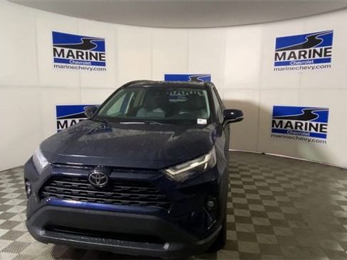 Used 2022 Toyota RAV4 XLE Premium image 5