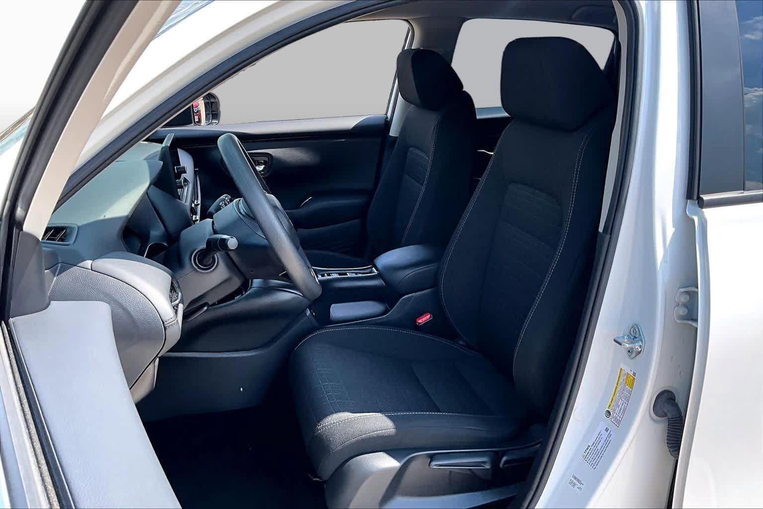 Used 2025 Honda HR-V LX image 8