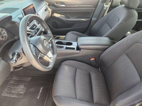 Used 2024 Nissan Altima 2.5 SV image 9