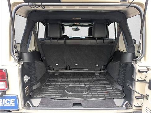 Used 2018 Jeep Wrangler Unlimited Sahara AWD/4WD image 6