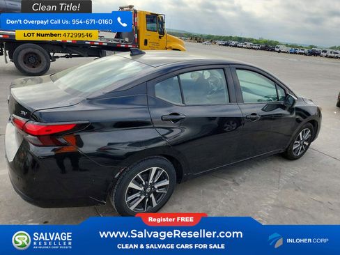 Used 2021 Nissan Versa SV image 4