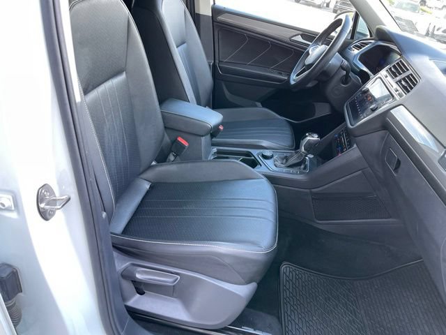 Used 2023 Volkswagen Tiguan SE AWD/4WD image 22
