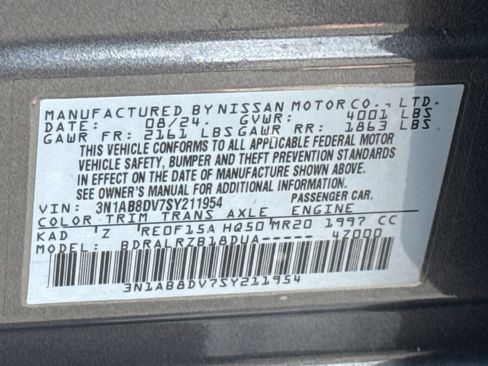 Used 2025 Nissan Sentra SR FWD image 32
