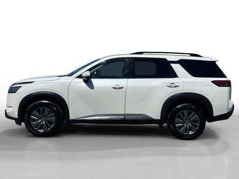 Used 2024 Nissan Pathfinder SV FWD image 2