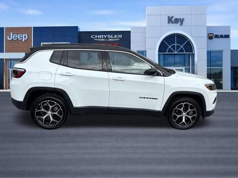 Used 2024 Jeep Compass Limited AWD/4WD image 4