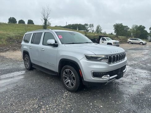 Used 2022 Jeep Wagoneer Series III AWD/4WD image 7