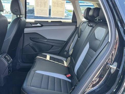 Used 2022 Volkswagen Taos SEL AWD/4WD image 15