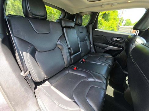 Used 2021 Jeep Cherokee Limited FWD image 10