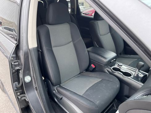 Used 2019 Nissan Pathfinder S image 18