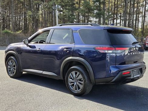Certified 2024 Nissan Pathfinder SV FWD image 3