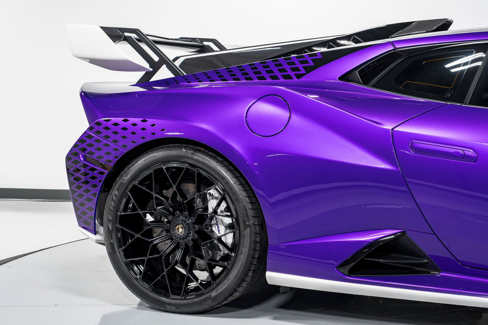 Used 2023 Lamborghini Huracan STO RWD image 50