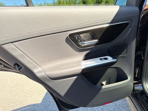 Used 2025 Mercedes-Benz GLC 300 image 44