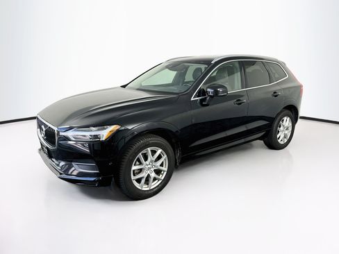 Used 2018 Volvo XC60 T5 Momentum w/ Vision Package AWD/4WD image 3