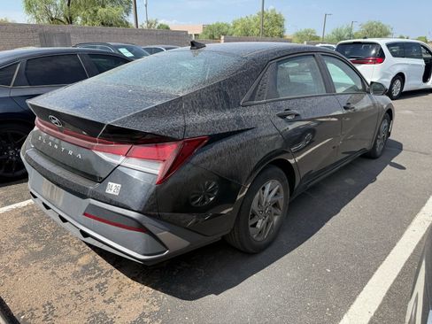 Used 2024 Hyundai Elantra SEL FWD image 4