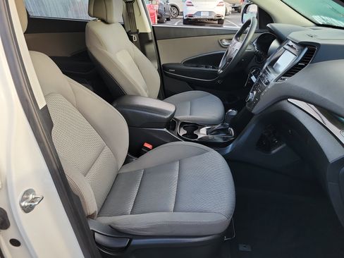 Used 2018 Hyundai Santa Fe SE image 18